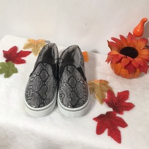 Pink Label girl’s black, grey, & white faux snakeskin slip on sneakers size 12